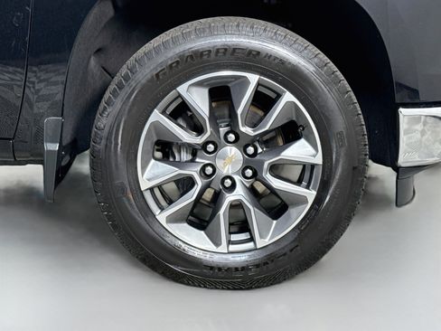 Used 2024 Chevrolet Silverado 1500 LT AWD/4WD image 32