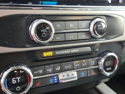 Used 2022 Ford F250 Lariat w/ Black Appearance Package image 18