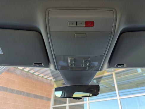 Used 2018 Volkswagen Atlas SE image 26