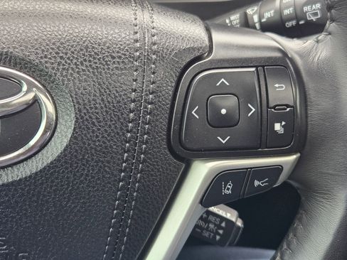 Used 2019 Toyota Highlander XLE image 29