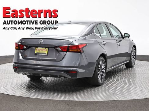 Used 2025 Nissan Altima 2.5 SV FWD image 5