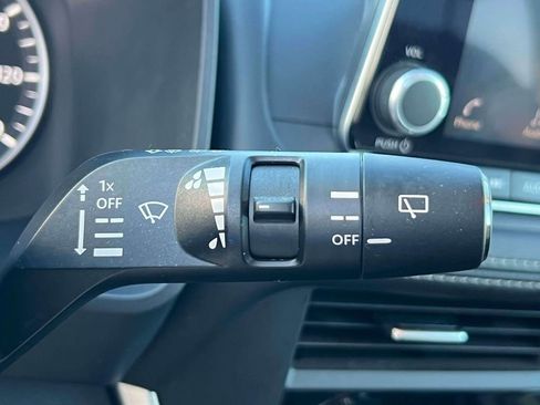 Used 2023 Nissan Rogue SV image 24