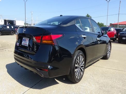 Used 2025 Nissan Altima 2.5 SV FWD image 6