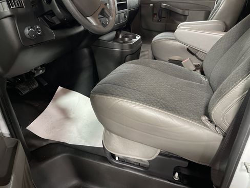 Used 2024 GMC Savana 2500 w/ Driver Convenience Package image 8