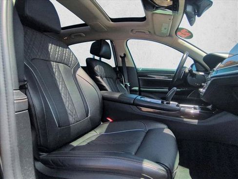 Used 2022 BMW 740i w/ Premium Package RWD image 21