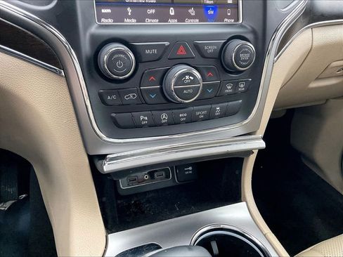 Used 2018 Jeep Grand Cherokee Limited w/ Luxury Group II AWD/4WD image 25