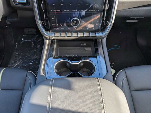 New 2026 GMC Yukon XL Elevation w/ Elevation Premium Package image 10