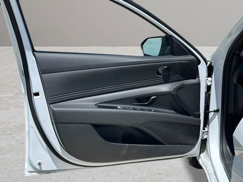 Used 2025 Hyundai Elantra Sport image 18