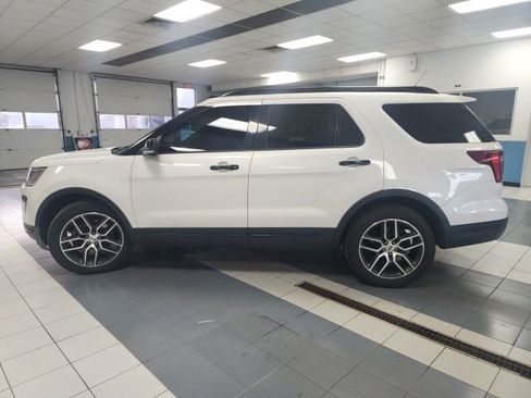 Used 2018 Ford Explorer Sport AWD/4WD image 4