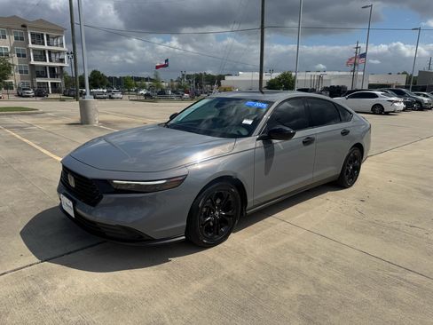 Certified 2025 Honda Accord SE image 4