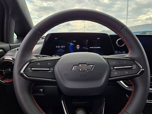 New 2025 Chevrolet Equinox EV RS image 31