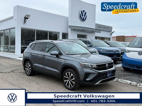 Certified 2022 Volkswagen Taos SE image 1