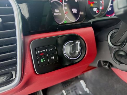 Certified 2023 Porsche Cayenne image 10