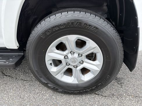 Certified 2024 Toyota 4Runner SR5 RWD image 30