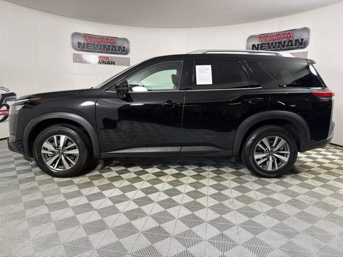 Used 2025 Nissan Pathfinder SL FWD image 7