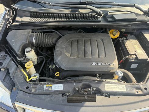 Used 2015 Chrysler Town & Country Touring image 24