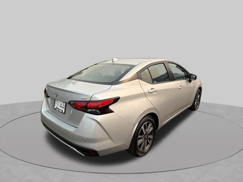 Used 2023 Nissan Versa SV FWD image 3