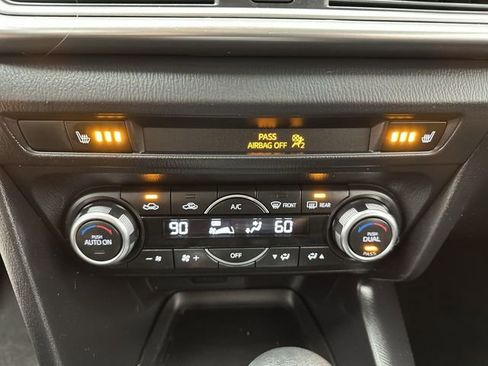 Used 2017 MAZDA MAZDA3 Touring image 17