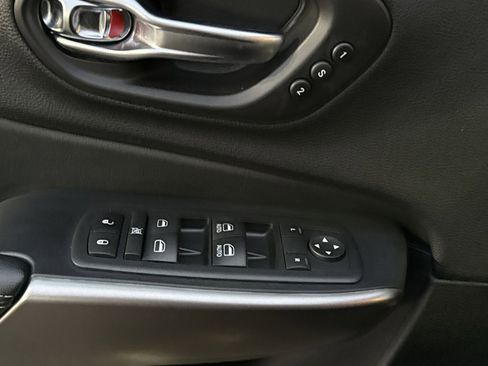 Used 2020 Jeep Cherokee Limited image 15