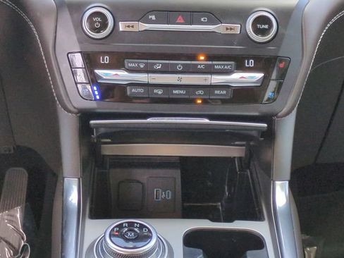 Used 2020 Ford Explorer Platinum w/ Premium Technology Package AWD/4WD image 21