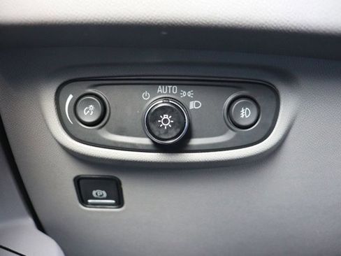 Used 2023 GMC Terrain SLT image 25