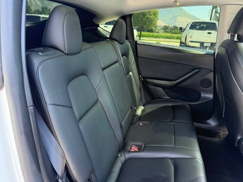 Used 2021 Tesla Model Y Long Range AWD/4WD image 24