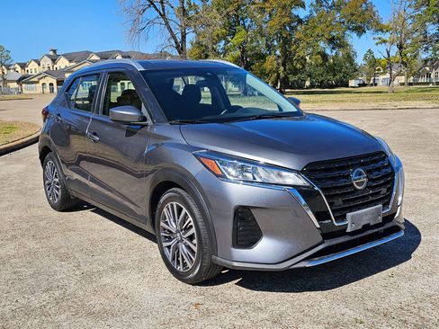Used 2021 Nissan Kicks SV image 4