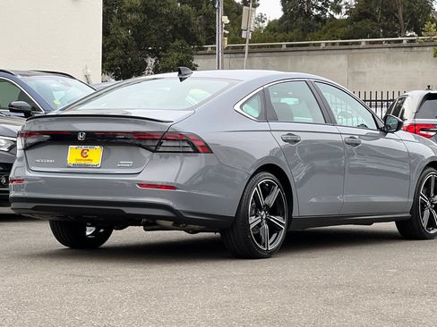 Used 2025 Honda Accord Sport image 5