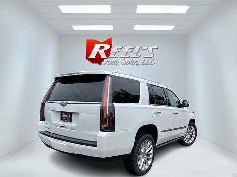 Used 2020 Cadillac Escalade Premium Luxury AWD/4WD image 7