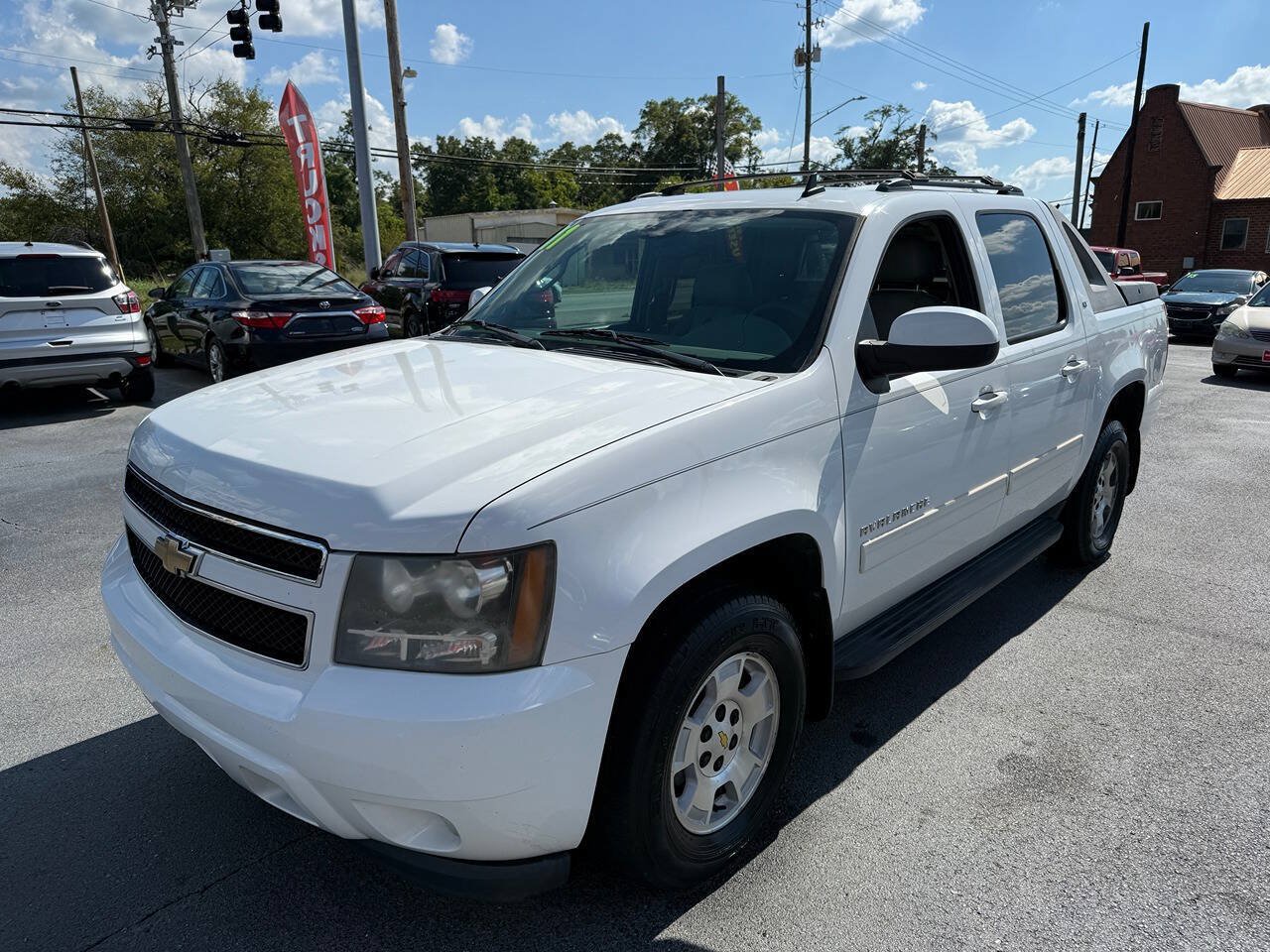 Used 2011 Chevrolet Avalanche LT w/ Luxury Package AWD/4WD image 8