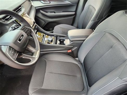 New 2025 Jeep Grand Cherokee Laredo w/ MOPAR Finishing Package image 9