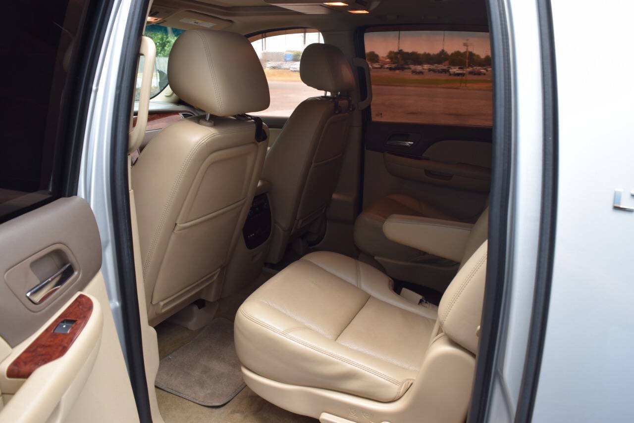 Used 2014 Chevrolet Suburban LTZ RWD image 44