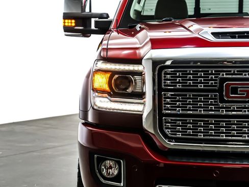 Used 2019 GMC Sierra 2500 Denali w/ Duramax Plus Package image 14