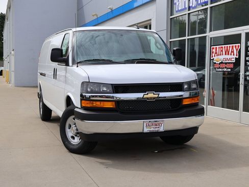 New 2025 Chevrolet Express 3500 Extended w/ Driver Convenience Package image 27
