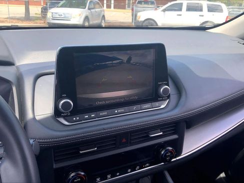 Used 2025 Nissan Rogue SV FWD image 27