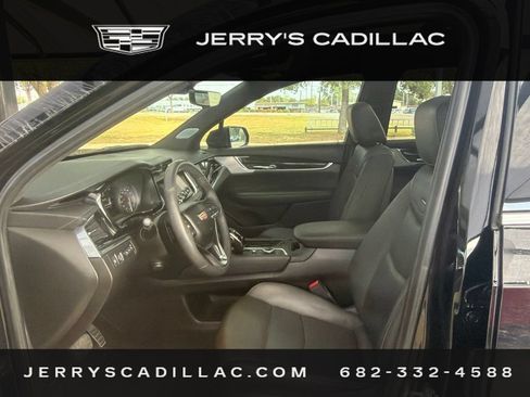 Used 2023 Cadillac XT6 Premium Luxury w/ Technology Package FWD image 7
