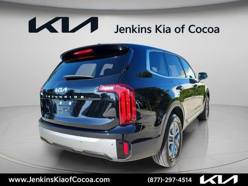 Certified 2024 Kia Telluride LX FWD image 5