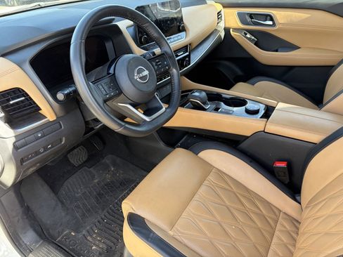 Used 2023 Nissan Rogue Platinum AWD/4WD image 9