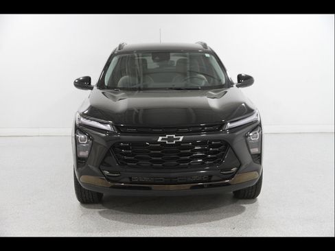 Certified 2024 Chevrolet Trax ACTIV w/ Driver Confidence Package FWD image 2
