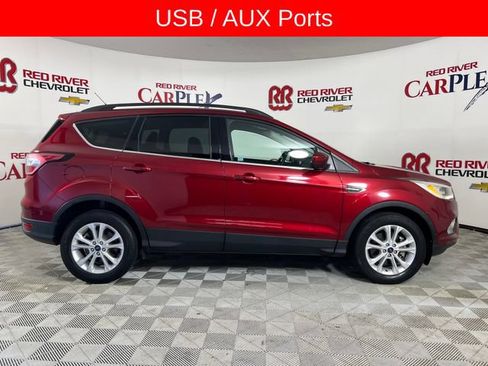 Used 2017 Ford Escape SE w/ Equipment Group 201A AWD/4WD image 9