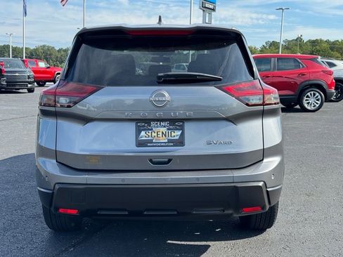 Used 2024 Nissan Rogue SV image 4