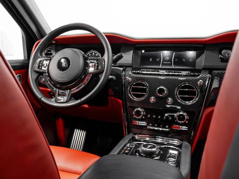 Used 2021 Rolls-Royce Cullinan Black Badge AWD/4WD image 35