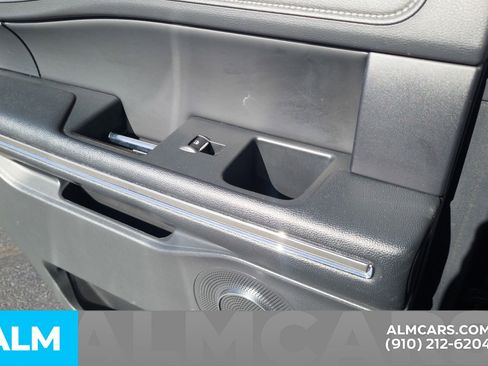 Used 2024 Ford Expedition XLT image 24