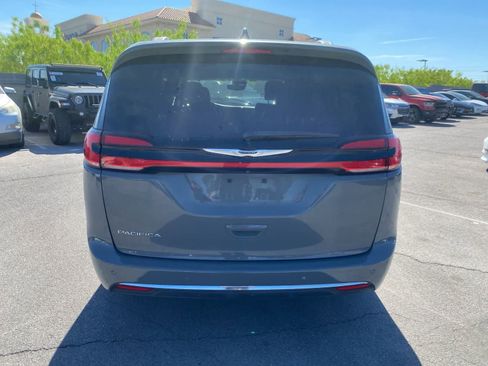 Used 2022 Chrysler Pacifica Touring-L image 7