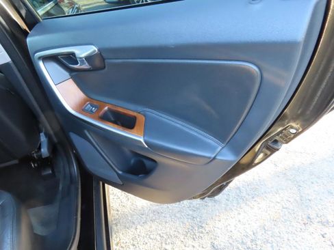 Used 2017 Volvo XC60 T5 Inscription w/ Preferred Option Package image 14