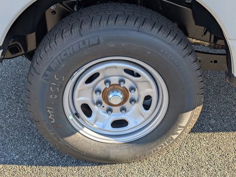 New 2026 Ford F250 XL w/ XL Chrome Package image 13