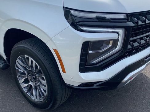 Used 2025 Chevrolet Suburban Z71 image 11