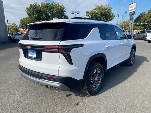 Used 2026 Chevrolet Traverse LT FWD image 10