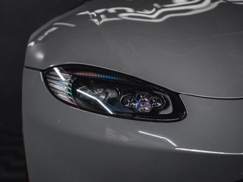 Used 2021 Aston Martin V8 Vantage Coupe image 11