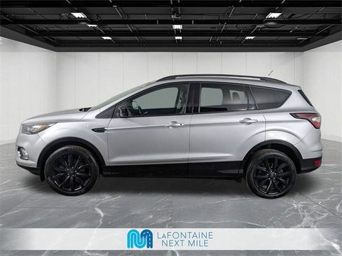 Used 2018 Ford Escape SE w/ SE Sport Appearance Package image 2
